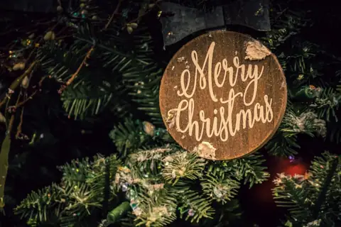 “Merry Christmas” vs. “Happy Christmas:” What’s the Difference?